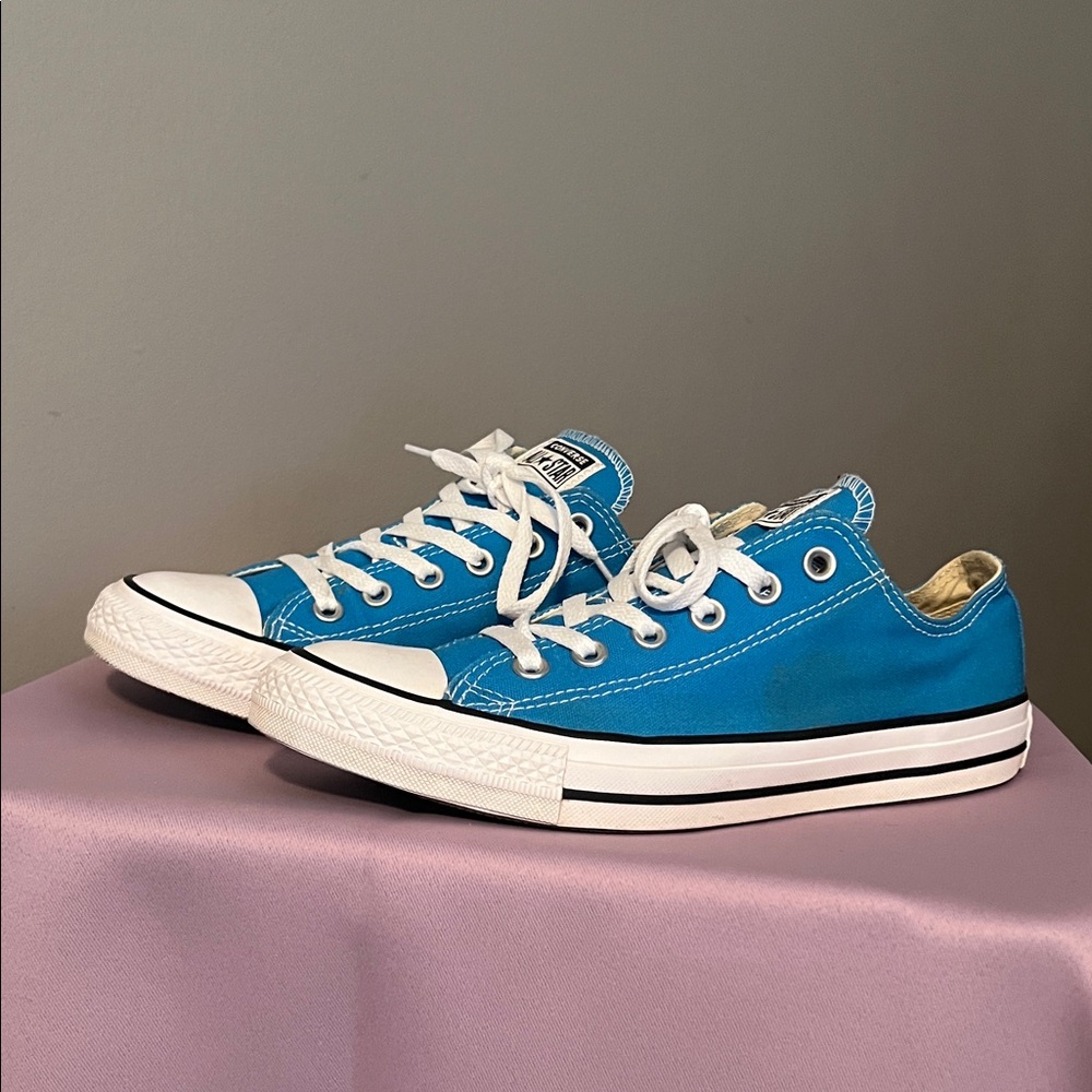 Vibrant Blue Women's Sneakers with White Accents - Picture 3 of 8